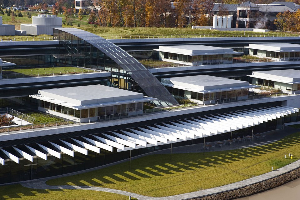 003-Howard Hughes Medical Institute