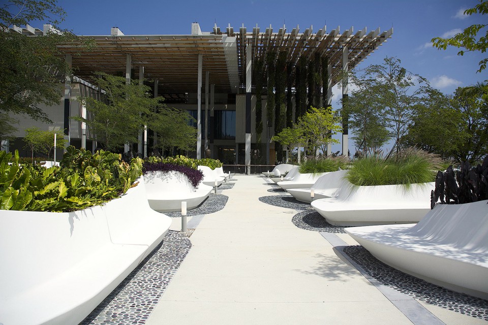 004-Knight Plaza, Miami by James Corner Field Operations