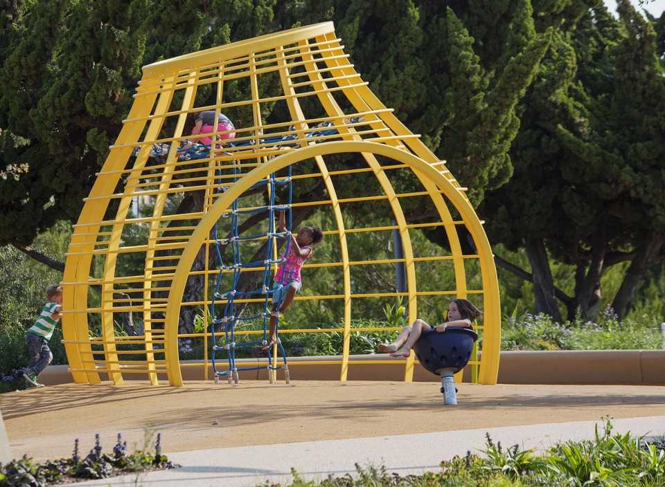 015-Tongva Park and Ken Genser Square by James Corner Field Operations