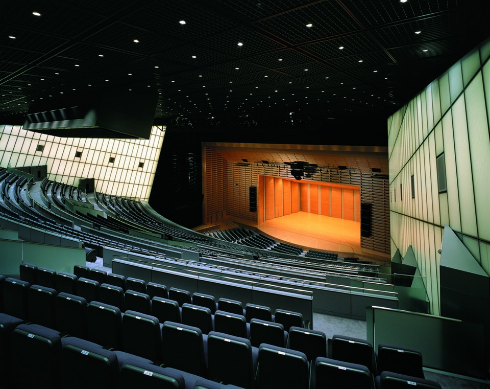 12- Tokyo International Forum by Rafael Vinoly Architects