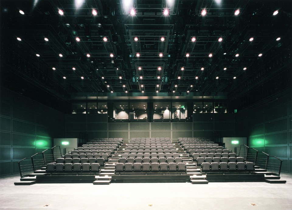 A 600-seat, experimental black-box theater occupies the Forum’s smallest volume, Hall D.