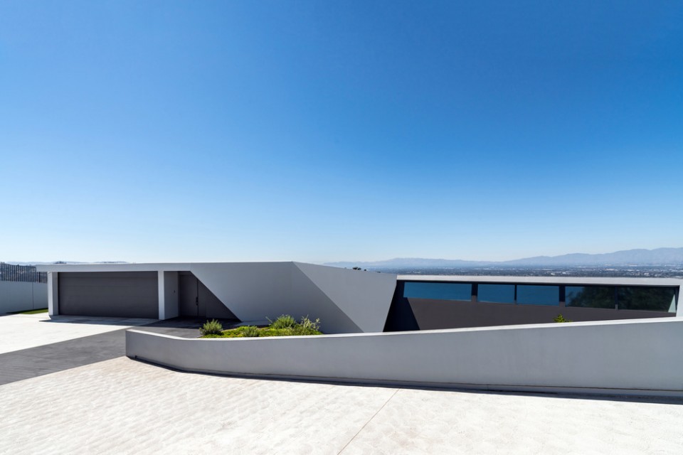 2-MU77 in Los Angeles by Arshia Architects