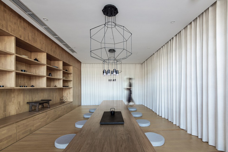 23-A breath of fresh air in the concrete jungle by YI+MU