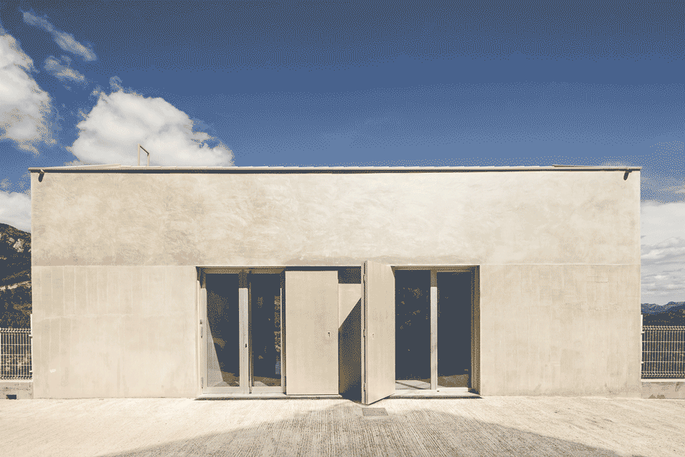 3-Baix Ebre Doctor Surgery by Vora Arquitectura