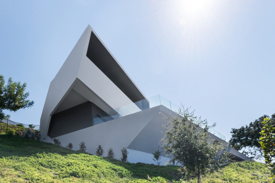 3-MU77 in Los Angeles by Arshia Architects
