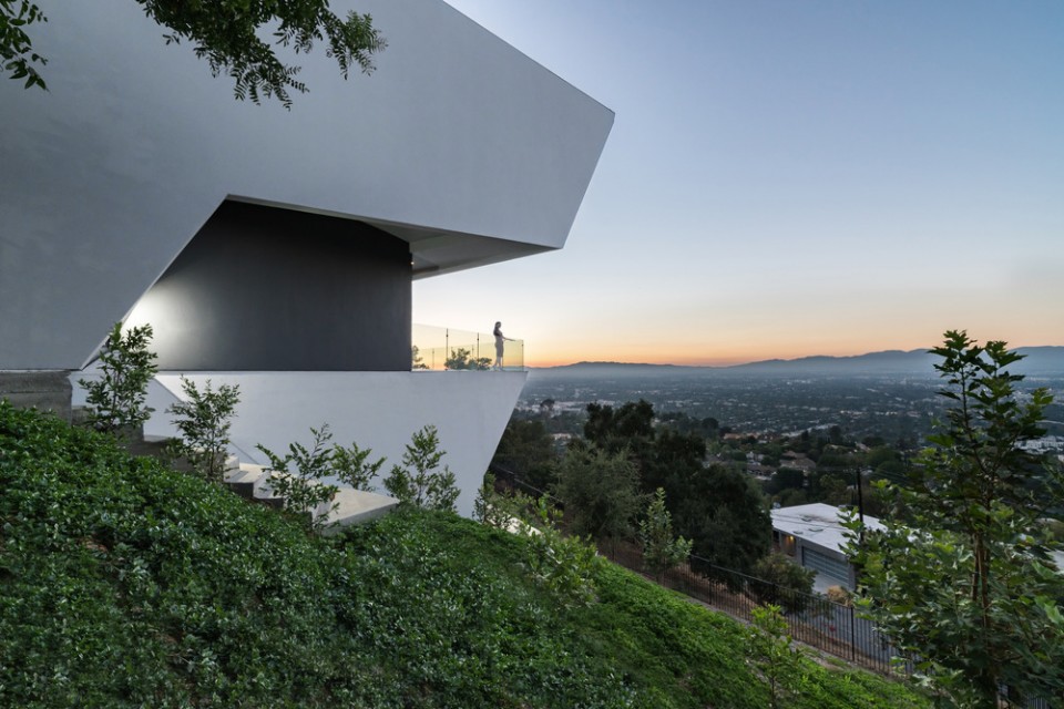 4-MU77 in Los Angeles by Arshia Architects