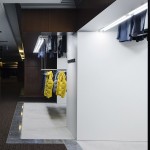 上上下下的炫酷 - DESCENTE BLANC东京丸之内分店 / Schemata Architects