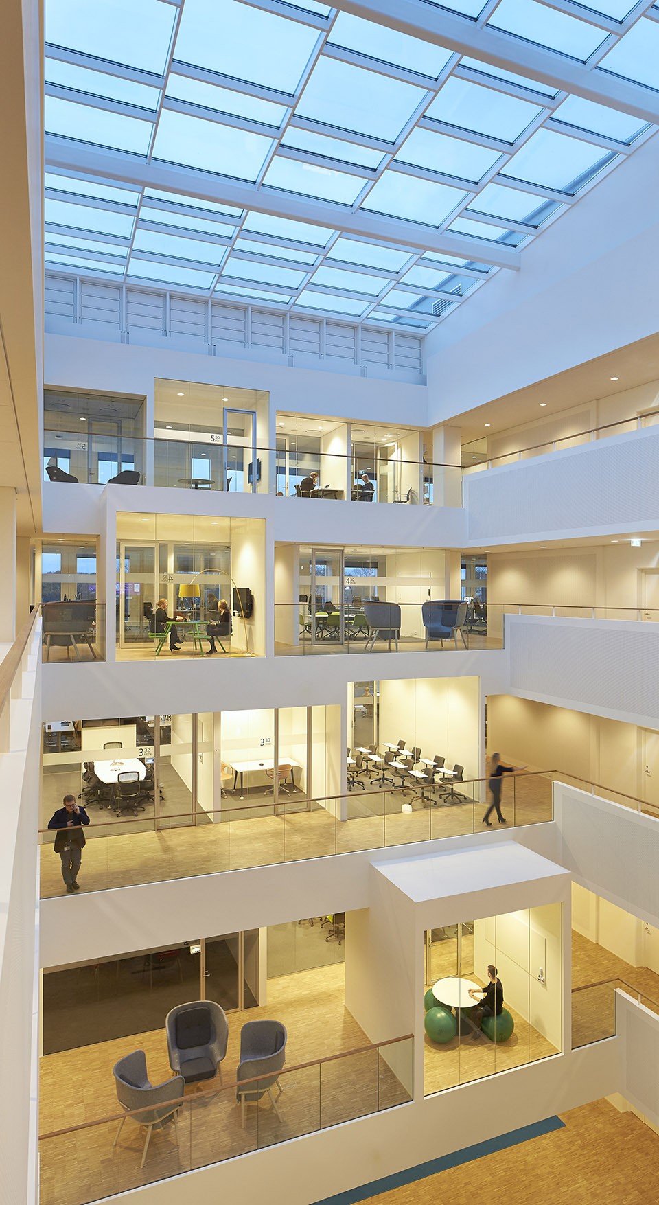 Microsoft’s new, Danish domicile gathers two units under the same roof. The design of the building originates in Microsoft’s approach to work, where cooperation and knowledge sharing are key. The building is located in Lyngby, north of Copenhagen, Denmark, and designed by Henning Larsen Architects. Photo by Hufton + Crow.
