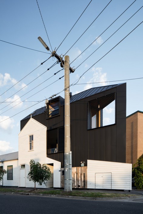 004-Acute House by OOF! architecture