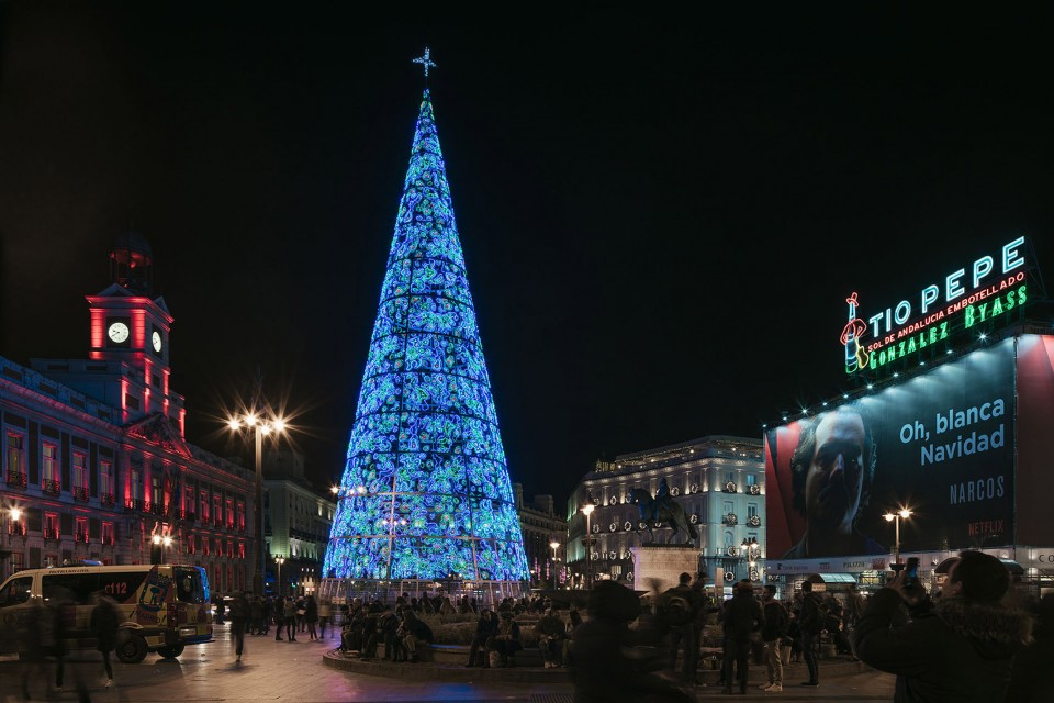 026-Christmas Decorations, Madrid by Brut Deluxe