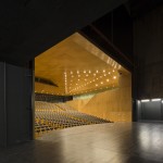 与基地深切对话 - 西班牙卢戈市礼堂 / Paredes Pedrosa Arquitectos