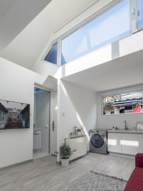 10-Mrs. Fan’s Plugin House by PAO