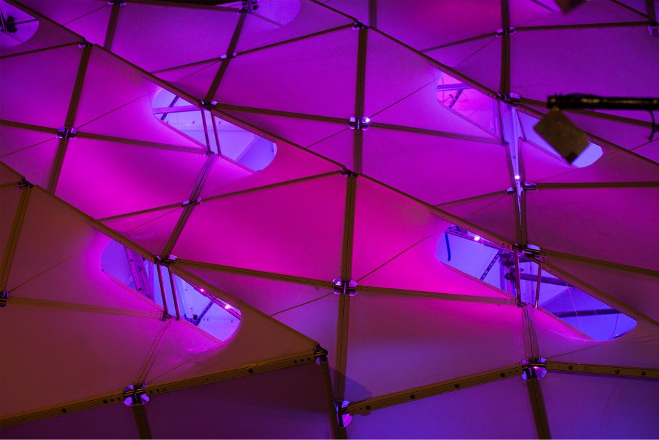 11-Eye_Beacon Pavilion for the Amsterdam Light Festival by UNStudio and MDT-tex