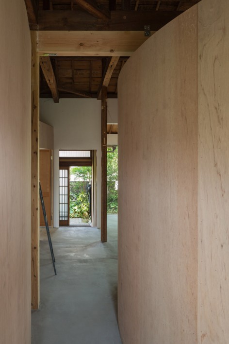 22-House in Kamisawa by Tato Architects