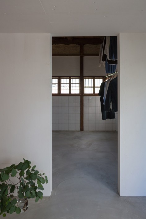 38-House in Kamisawa by Tato Architects