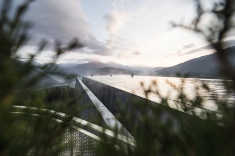 47-Hubertus oscillating between heaven and earth by noa*