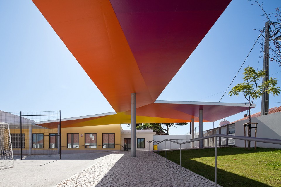 6-School Canopy in Santarem by extrastudio