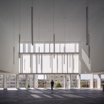 与基地深切对话 - 西班牙卢戈市礼堂 / Paredes Pedrosa Arquitectos