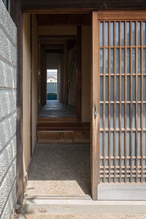 9-House in Kamisawa by Tato Architects