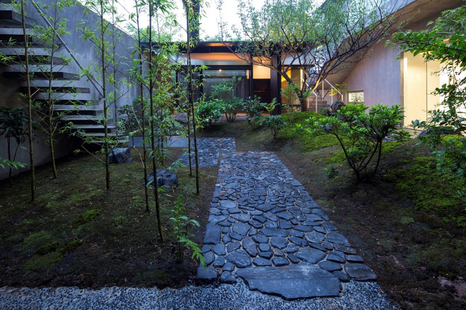 002-Tea House in Li Garden, Shanghai by Atelier Deshaus