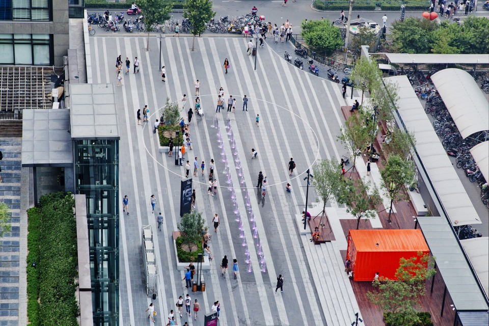 002-Waiting for the Next Ten Minutes - U-Center Plaza by by Z + T STUDIO