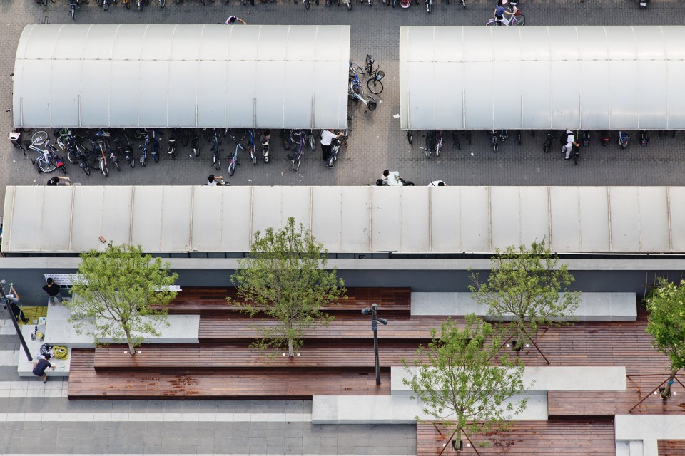 005-Waiting for the Next Ten Minutes - U-Center Plaza by by Z + T STUDIO