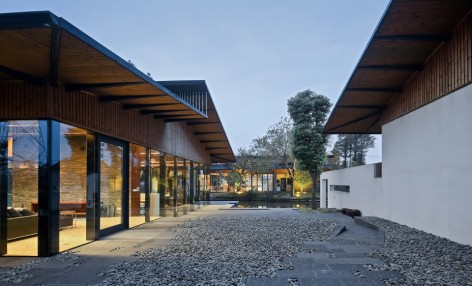 08_deep3-courtyard_su-architects-960x582