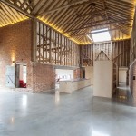 萨福克教堂山谷仓改造住宅 / David Nossiter Architects