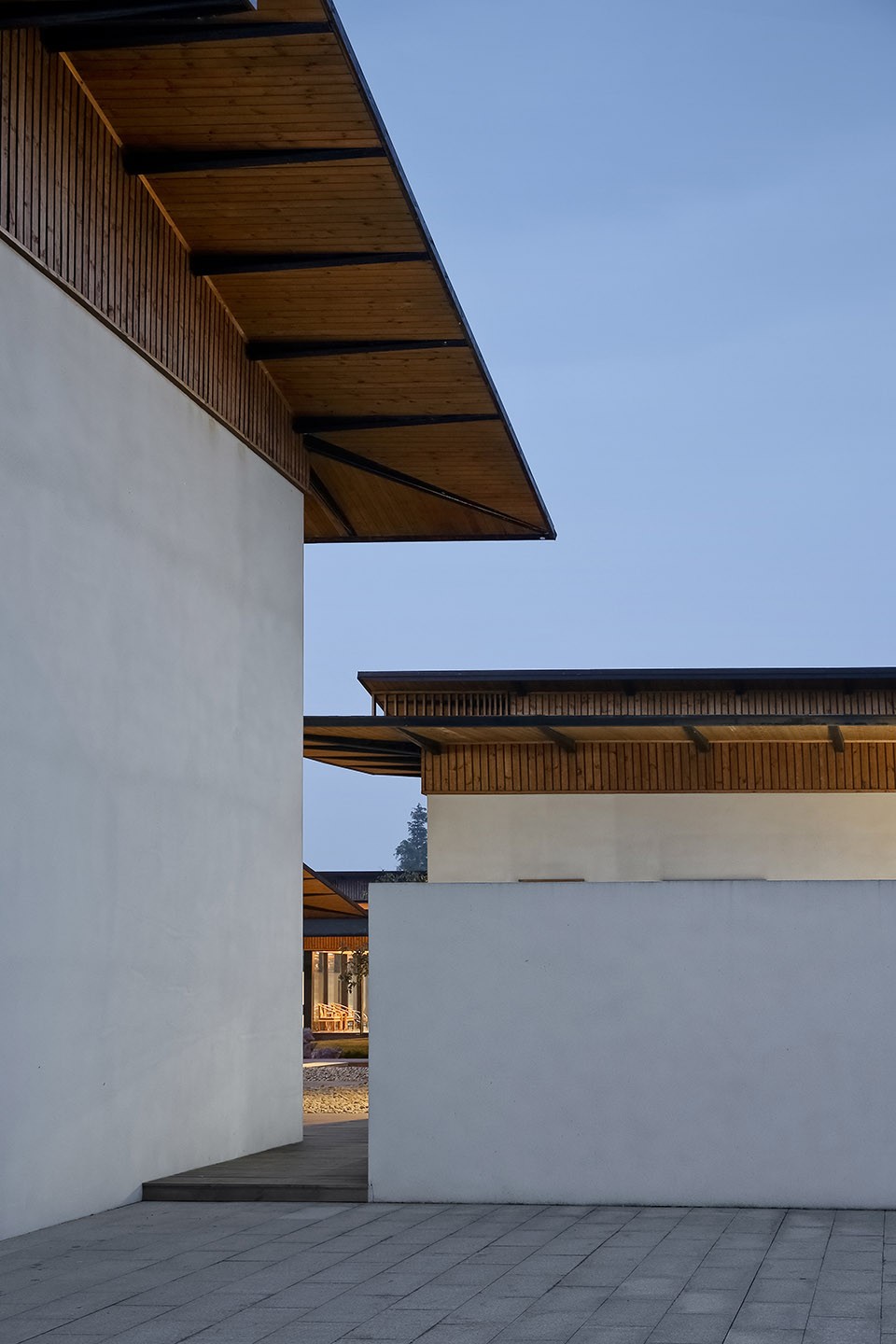 11_deep3 courtyard_su architects