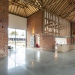 萨福克教堂山谷仓改造住宅 / David Nossiter Architects