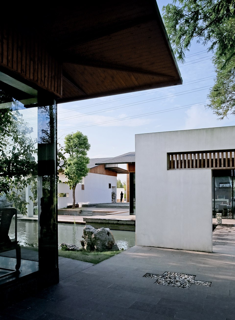 14_deep3 courtyard_su architects