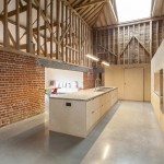 萨福克教堂山谷仓改造住宅 / David Nossiter Architects