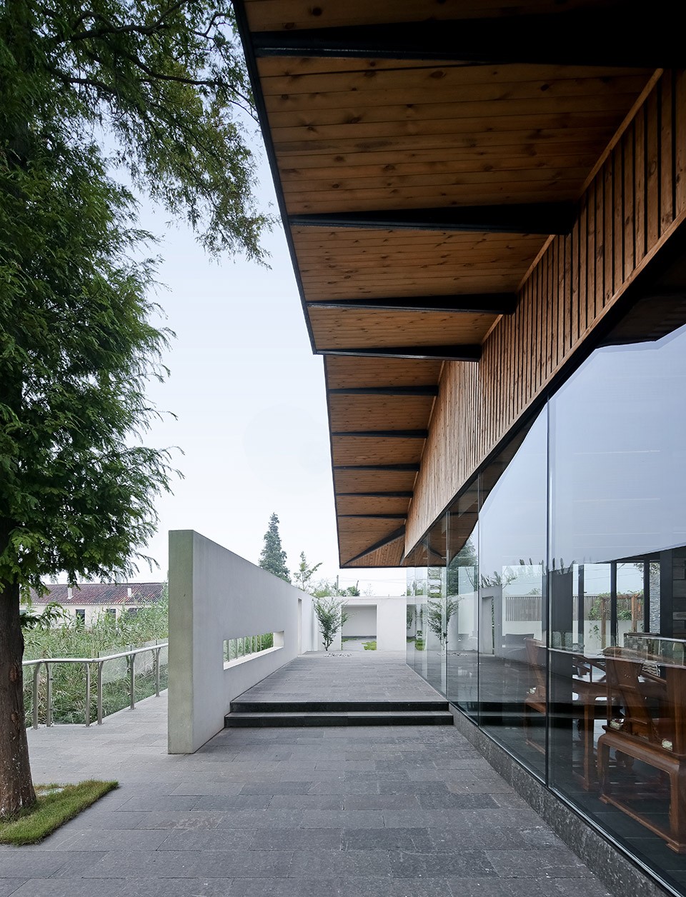 16_deep3 courtyard_su architects