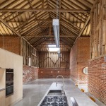 萨福克教堂山谷仓改造住宅 / David Nossiter Architects