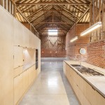 萨福克教堂山谷仓改造住宅 / David Nossiter Architects