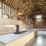 萨福克教堂山谷仓改造住宅 / David Nossiter Architects