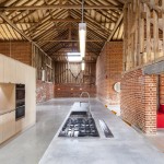 萨福克教堂山谷仓改造住宅 / David Nossiter Architects