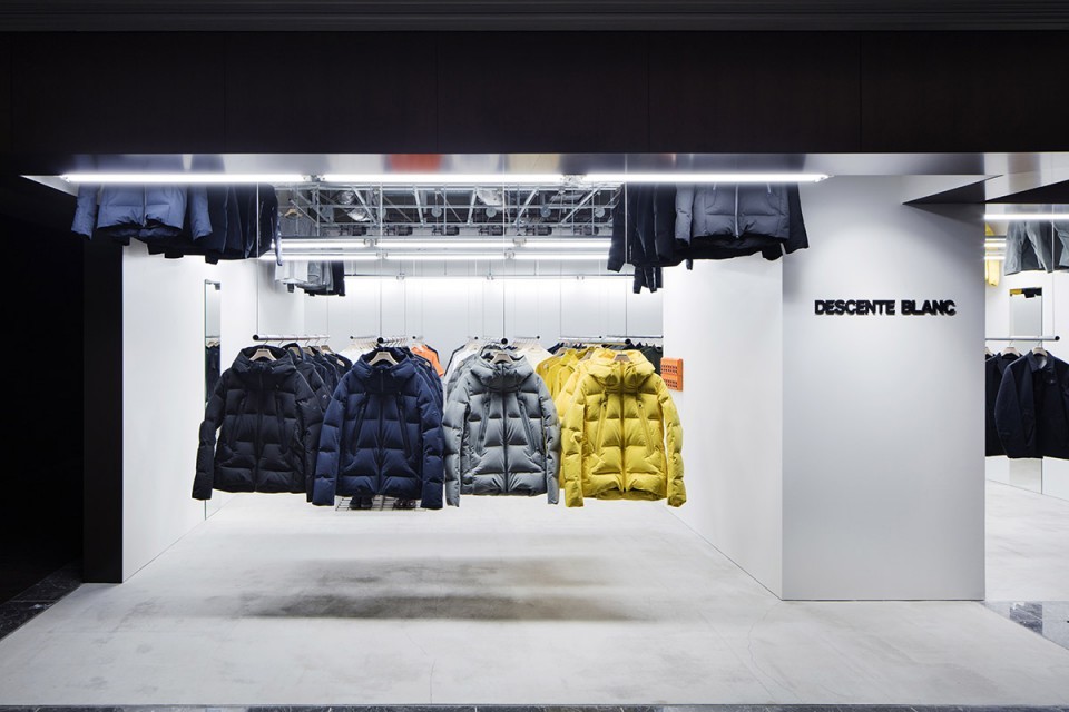 5-DESCENTE-BLANC-Marunouchi-Tokyo-by-Schemata-Architects-960x640