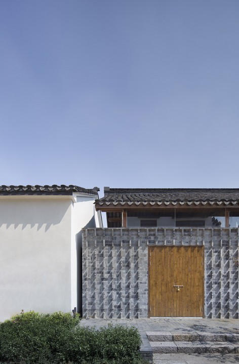 6北侧看与相邻建筑关系- A Rural Shop at Huashu Village, Nanjing, China by Atelier Zhouling