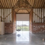 萨福克教堂山谷仓改造住宅 / David Nossiter Architects