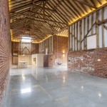 萨福克教堂山谷仓改造住宅 / David Nossiter Architects