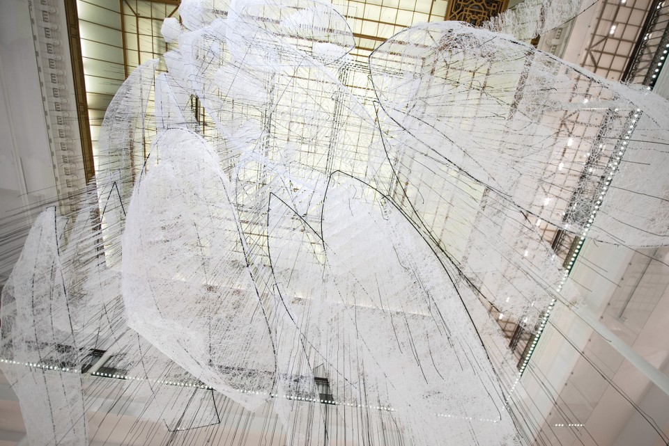 Where are we going, installation de Chiharu Shiota au Bon Marché Rive Gauche, copyright Gabriel de la Chapelle (1)