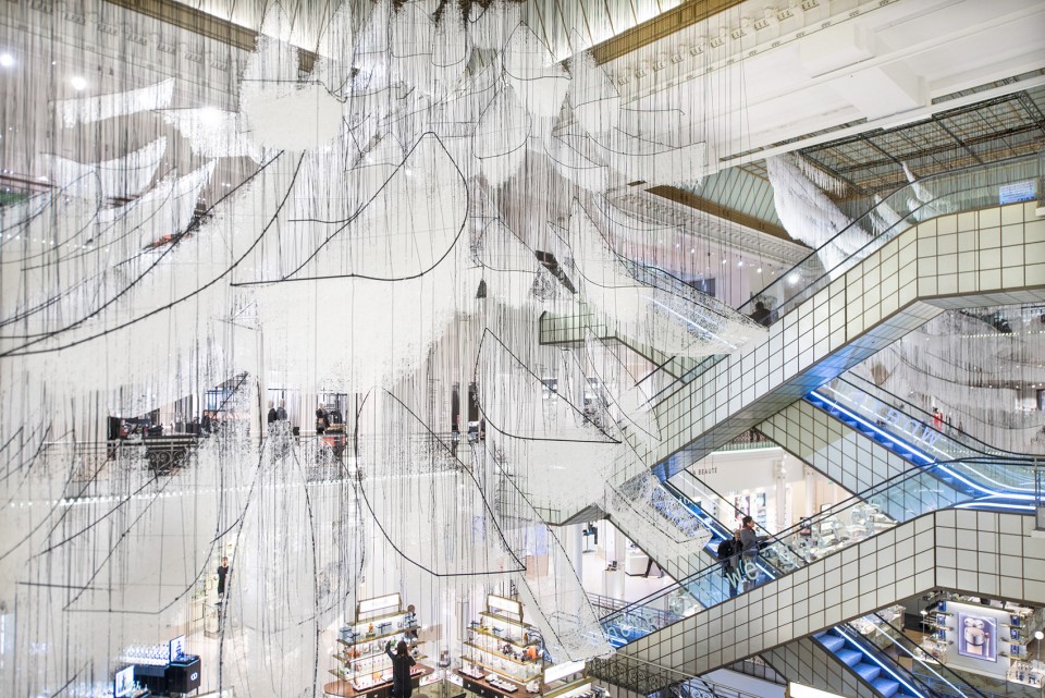 Where are we going, installation de Chiharu Shiota au Bon Marché Rive Gauche, copyright Gabriel de la Chapelle (2)