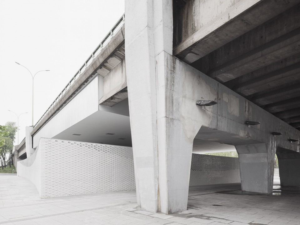 004-A waste sorting centre beneath the ring-road by DATA Architectes