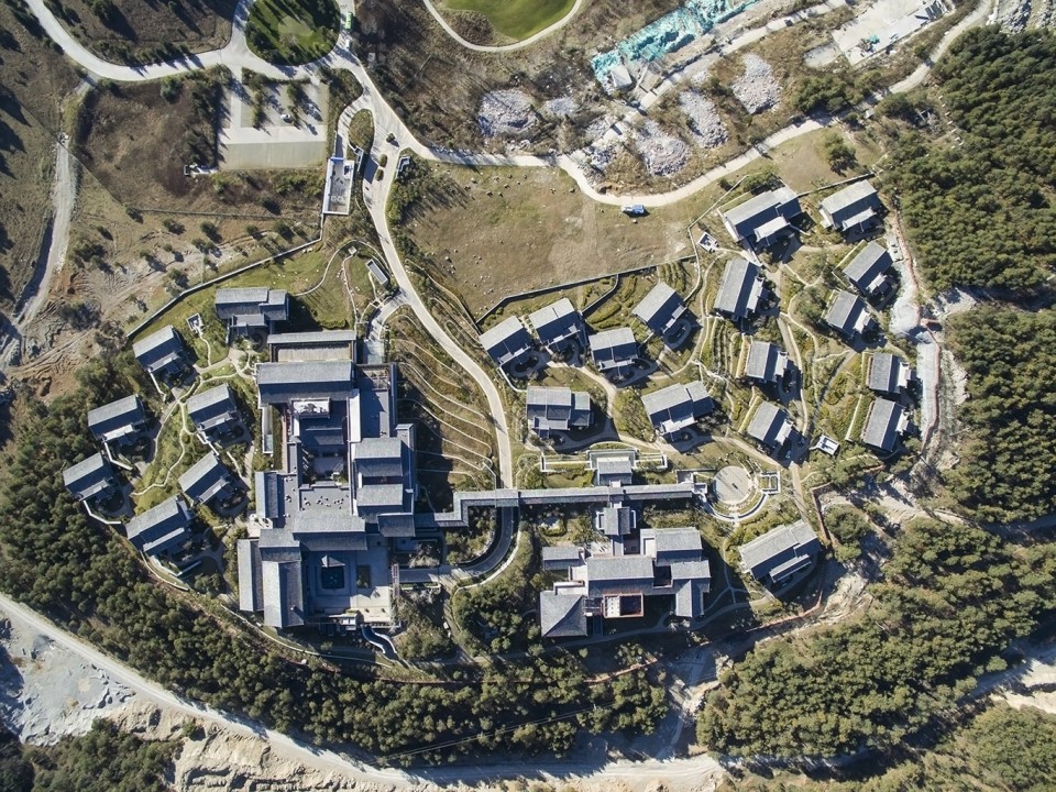 001-Grand Hyatt Lijiang Mountain Lodge, China by CCDI Progressive Atelier