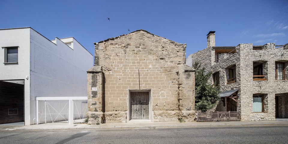 001-The Ancient Church of Vilanova de la Barca By AleaOlea architecture & landscape