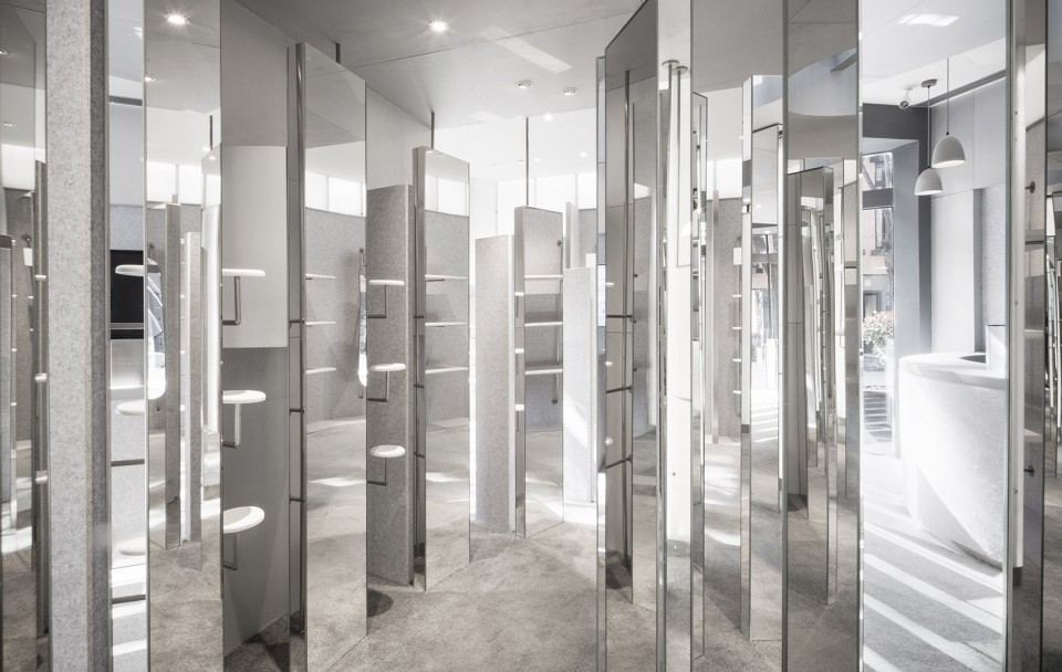 008-FUO Wuhan: a room for the narcissist By LUKSTUDIO