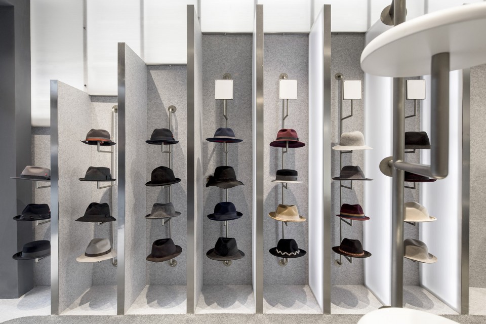 012-FUO Wuhan: a room for the narcissist By LUKSTUDIO