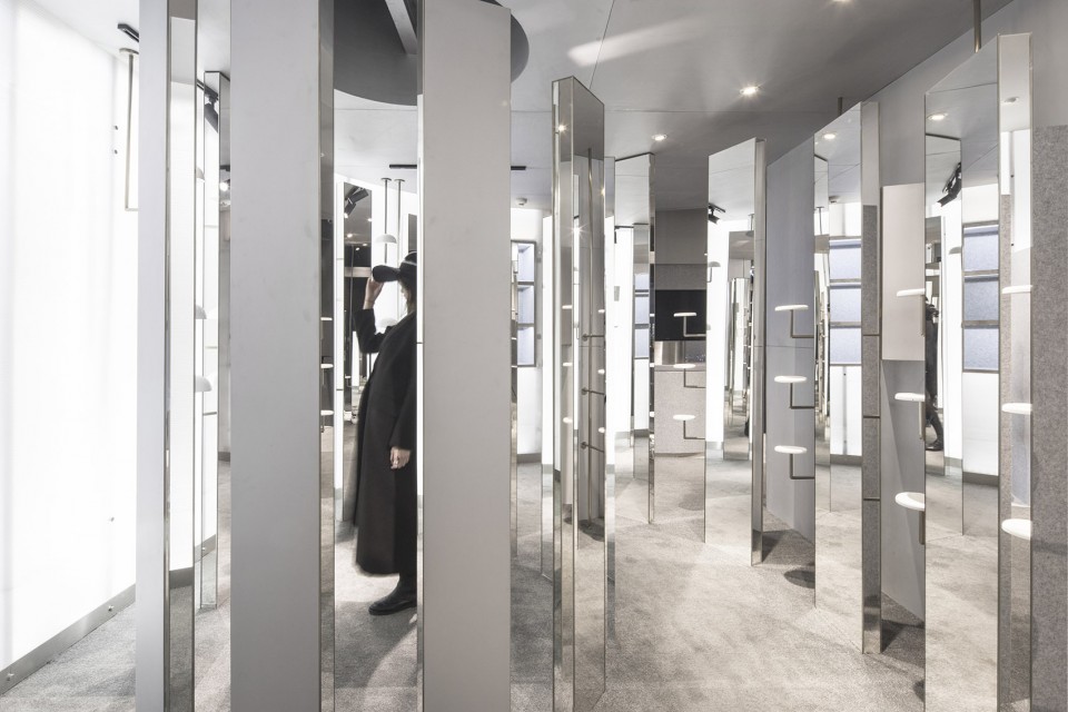 013-FUO Wuhan: a room for the narcissist By LUKSTUDIO