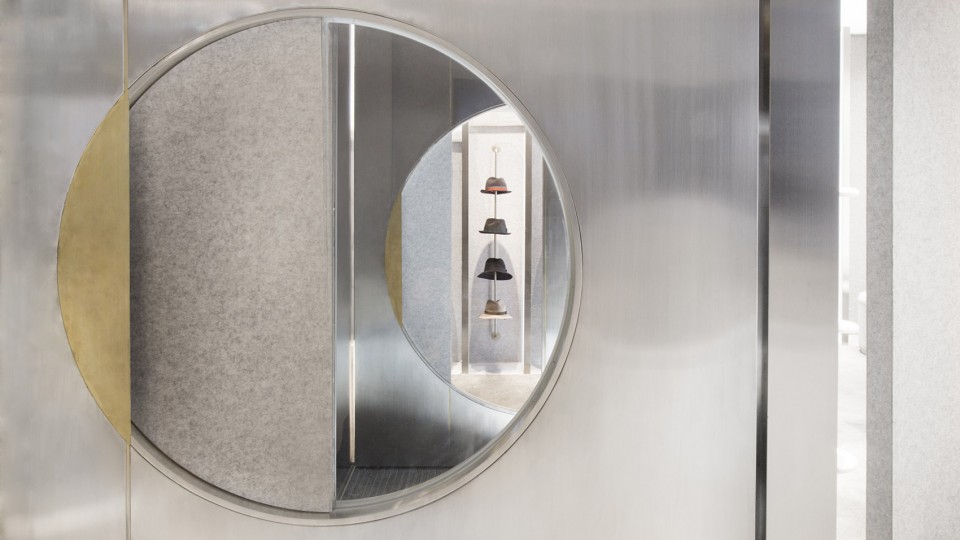 015-FUO Wuhan: a room for the narcissist By LUKSTUDIO